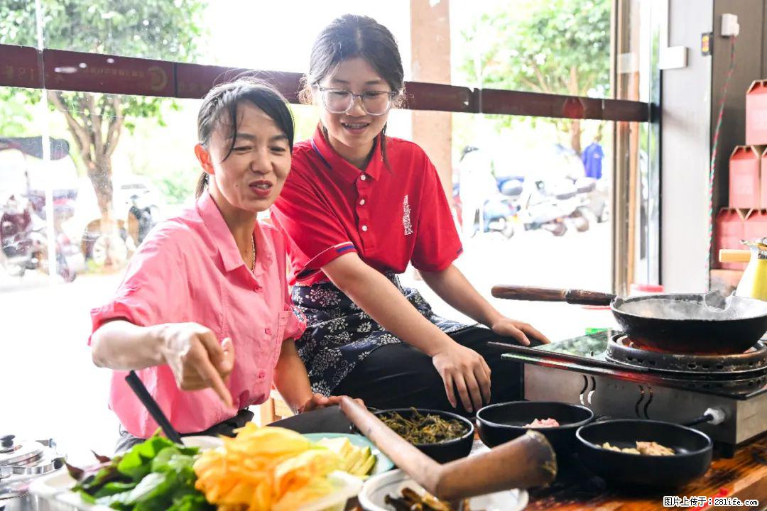 全网追的“扁担女孩”，找了一份暑假工，时薪12元 - 黑河生活资讯 - 黑河28生活网 heihe.28life.net